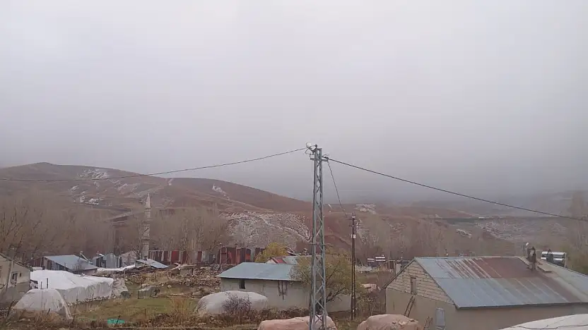 Boz Toprak karla kaplandı, Dede Maksut'u sis sardı