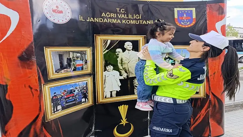 Çocuklar mutlu edildi vatandaş bilinçlendi trafik haftası Ağrı'da dolu dolu geçti