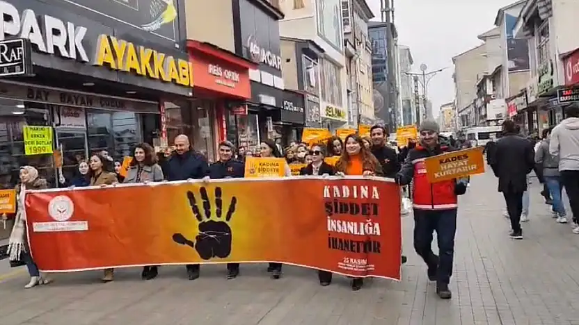 Cumhuriyet Caddesi'nde kadına yönelik şiddete karşı güçlü mesaj verildi