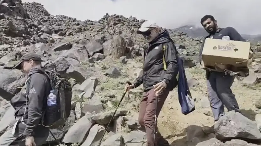 Dağcılar Ağrı Dağı'ndan çevre mesajı verdi