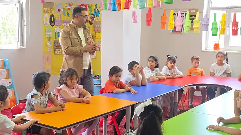 Demirkaynak minik öğrencilerin mezuniyet heyecanına ortak oldu