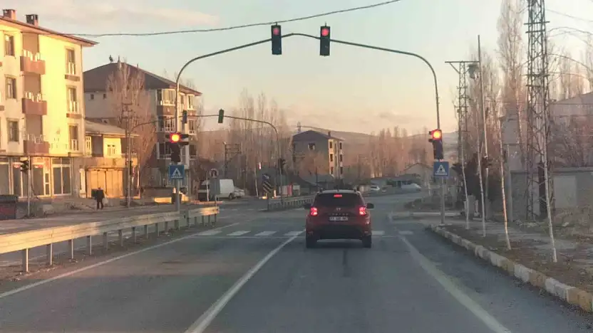 Devre dışı kalan trafik ışıkları Patnos'ta onarıldı