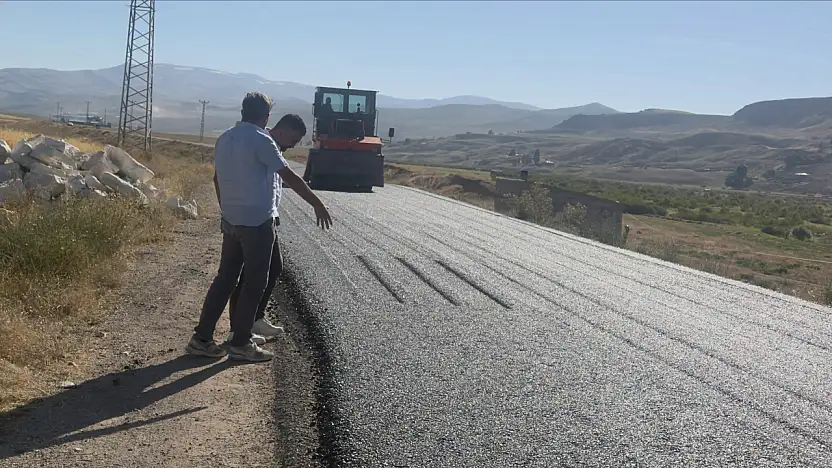 Diyadin'de 14 kilometrelik asfalt çalışması sürüyor