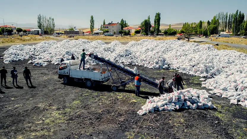 Diyadin'de 4 bin 600 haneye kış desteği vatandaşlara dağıtılıyor