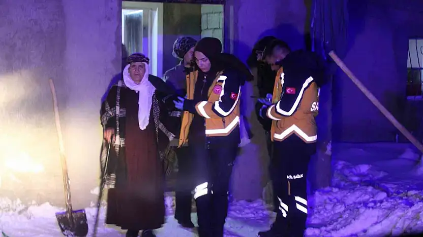 Diyadin'de 70 yaşındaki kadına sağlık ekiplerinden zamanında müdahale