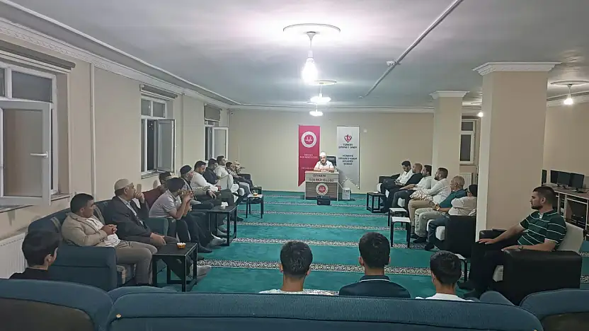 Diyadin'de 'ANLA&YAŞA' sohbetlerinde sosyal medyanın aileye etkileri konuşuldu