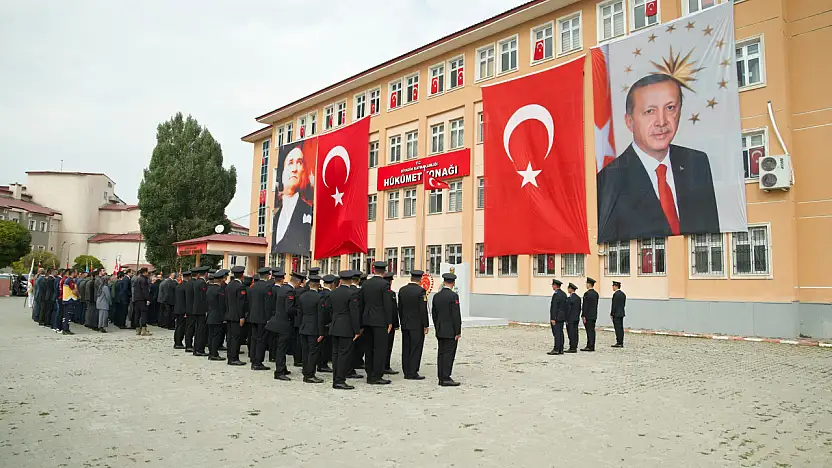 Diyadin'de Cumhuriyet Bayramı kutlamaları çelenk töreniyle başladı