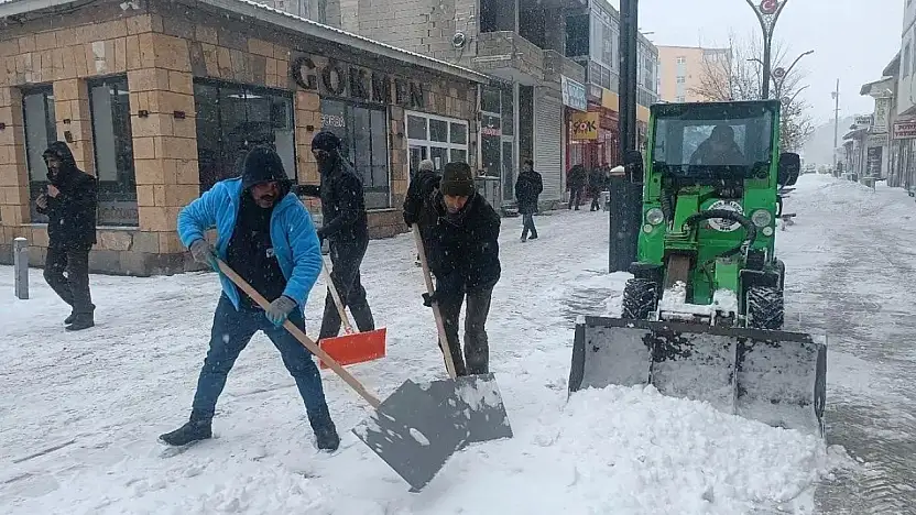 Diyadin'de karla mücadeleye hız verildi