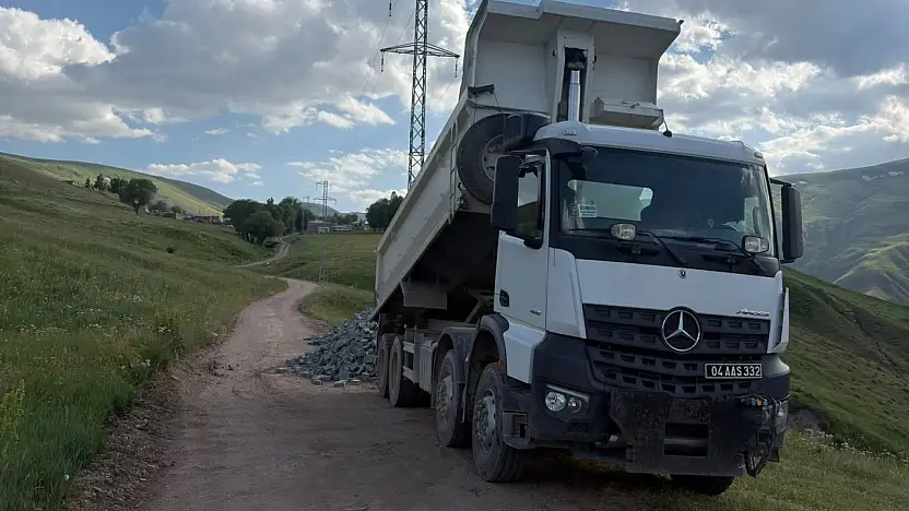 Diyadin'de köy yollarına 21 bin metrekare kilit parke taşı döşenecek