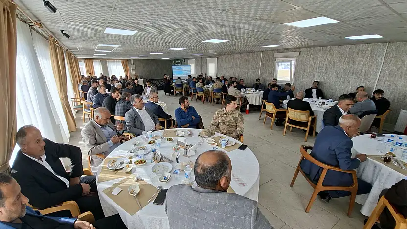 Diyadin'de muhtarlar aynı sofrada buluştu