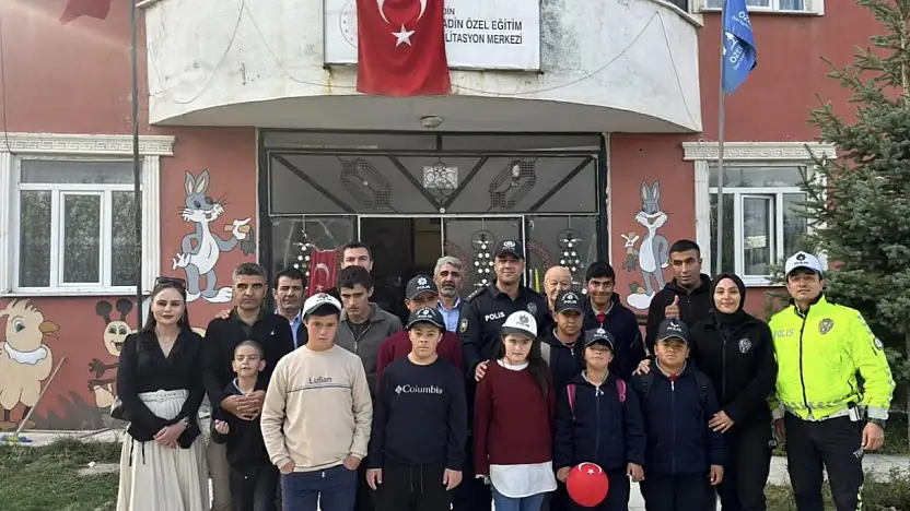 Diyadin'de polislerden özel öğrencilere anlamlı ziyaret