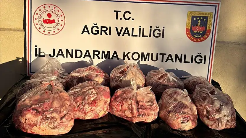 Diyadin'de uygunsuz koşullarda otobüste taşınan 50 kg et ele geçirildi