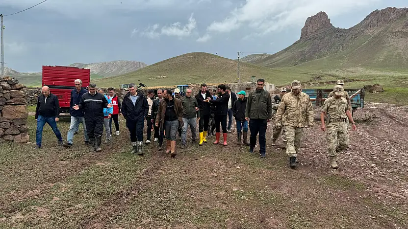 Diyadin'de yağış sonrası seferberlik: Kaymakam Korkusuz sahada incelemelerde bulundu