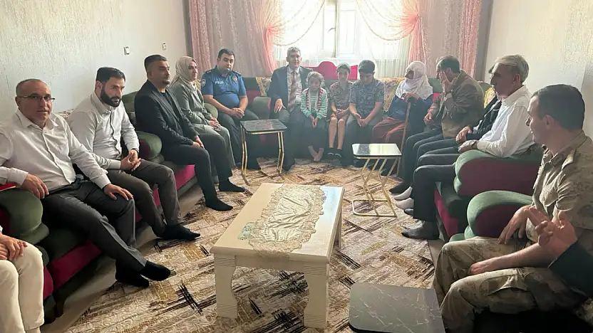 Diyadin Kaymakamı Furkan Korkusuz'dan şehit ailesine anlamlı ziyaret