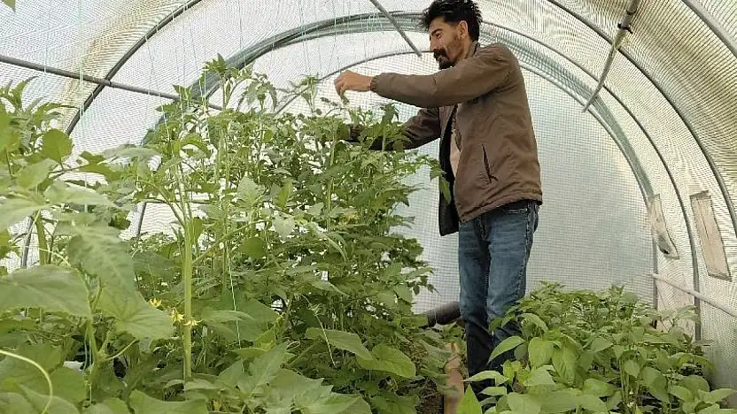 Diyadinli berberin hobi bahçesi ilgi odağı oldu