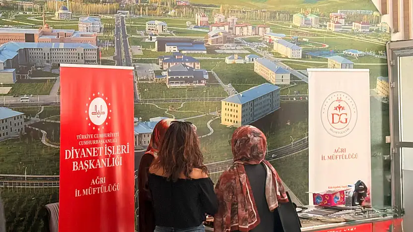 Diyanet Gençlik Ekibi üniversite kampüsünde bilgilendirme standı açtı