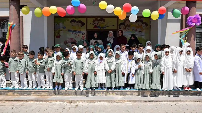 Doğubayazıt ADEM-3'te miniklerin yıl sonu coşkusu