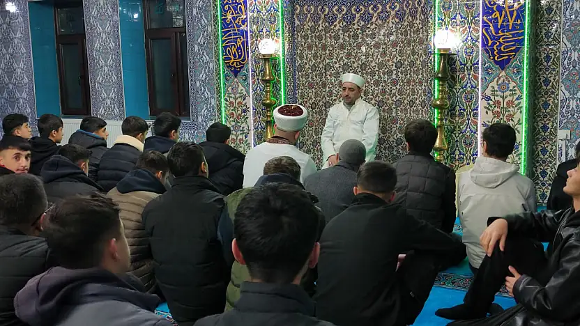 Doğubayazıt gençleri sabah namazında buluştu
