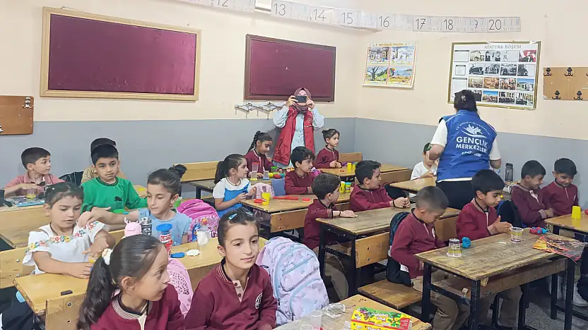 Doğubayazıt Gençlik Merkezi'nden miniklere sürpriz ziyaret