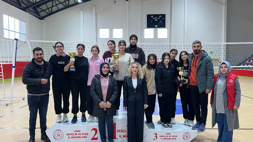 Doğubayazıt Gençlik Merkezi'nde masa tenisi turnuvası büyük ilgi gördü