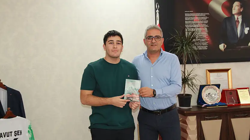 Doğubayazıt'ın gururu Yusuf Enes Ergül tıp fakültesi yolunda