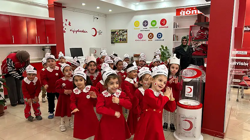 Doğubayazıt Kızılay şubesi minik misafirlerini ağırladı