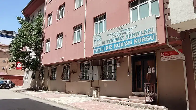 Doğubayazıt'ta 11 hafız adayı belge almaya hak kazandı