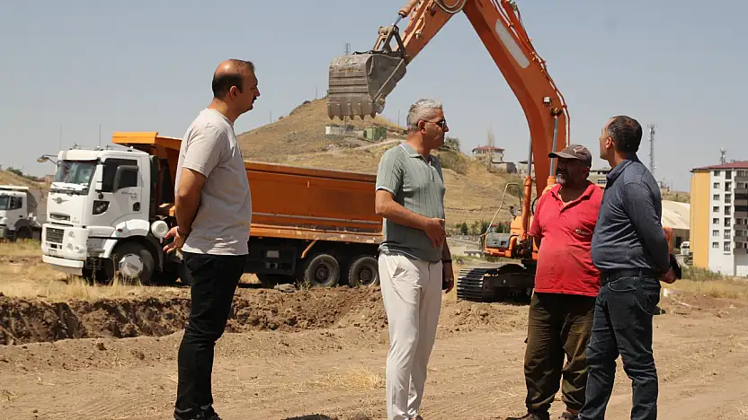 Doğubayazıt'ta turizm lisesi inşaat alanı yerinde incelendi
