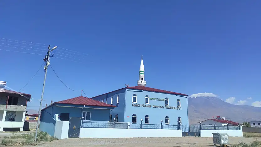 Doğubayazıt'ta caminin minaresi hayırsever katkılarıyla tamamlandı