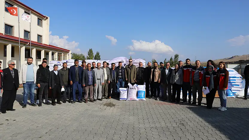 Doğubayazıt'ta çiftçilere yüzde 70 hibeli 20 ton buğday tohumu dağıtıldı