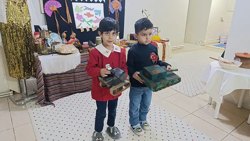 Doğubayazıt'ta çocuklar ve veliler yerli üretimi anlattı