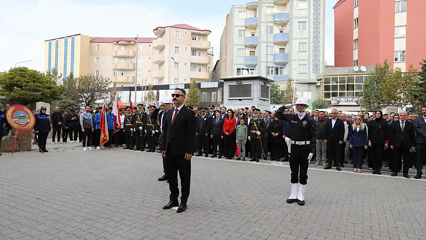 Doğubayazıt'ta Cumhuriyet Bayramı yürüyüşle kutlandı