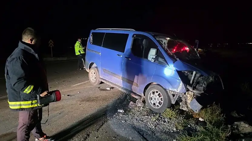 Doğubayazıt'ta gece yarısı korkunç kaza: 3 kişi yaralandı