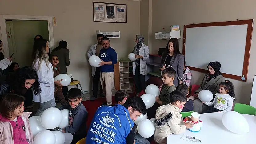 Doğubayazıt'ta Gençlik Merkezi gönüllüleri özel öğrencileri ziyaret etti