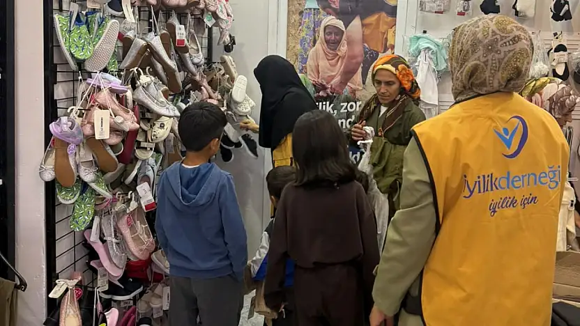 Doğubayazıt'ta ihtiyaç sahipleri ücretsiz alışveriş yapıyor