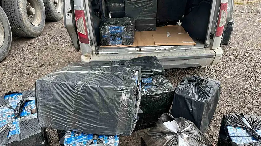 Doğubayazıt'ta Kaçak Sigara Operasyonunda 5 Gözaltı, 2 Tutuklama
