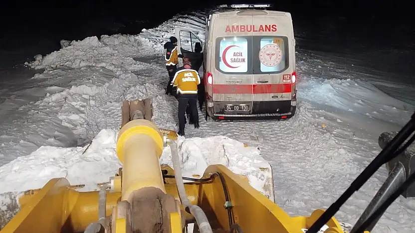 Doğubayazıt'ta kar sağlık ekiplerini zorladı