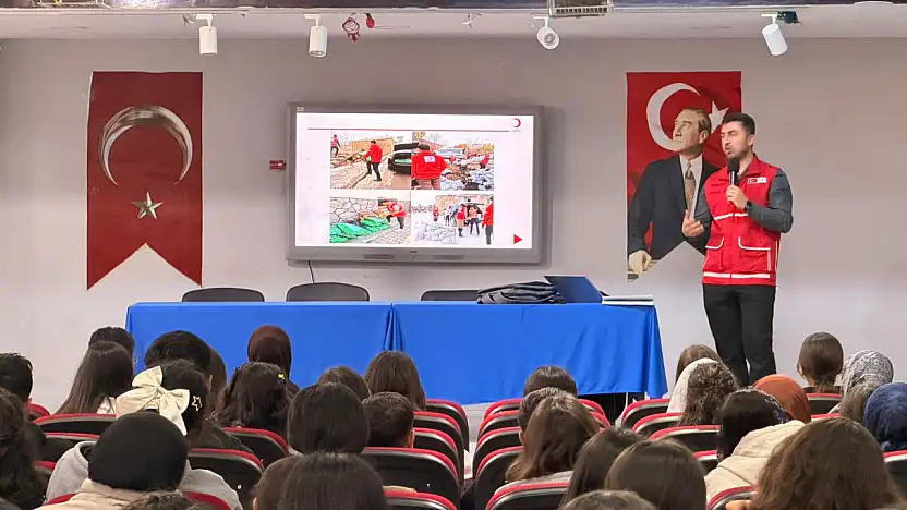 Doğubayazıt'ta Kızılay Haftası'nda öğrencilere iyilik ve dayanışma anlatıldı