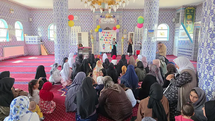 Doğubayazıt'ta minik öğrencilerin Kur'an-ı Kerim'e geçme heyecanı