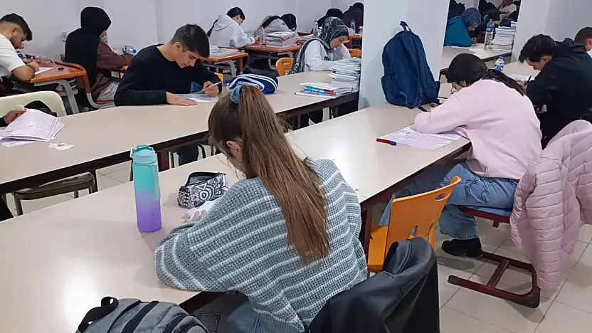 Doğubayazıt'ta öğrenciler YKS hazırlıklarını yoğun tempoda sürdürüyor