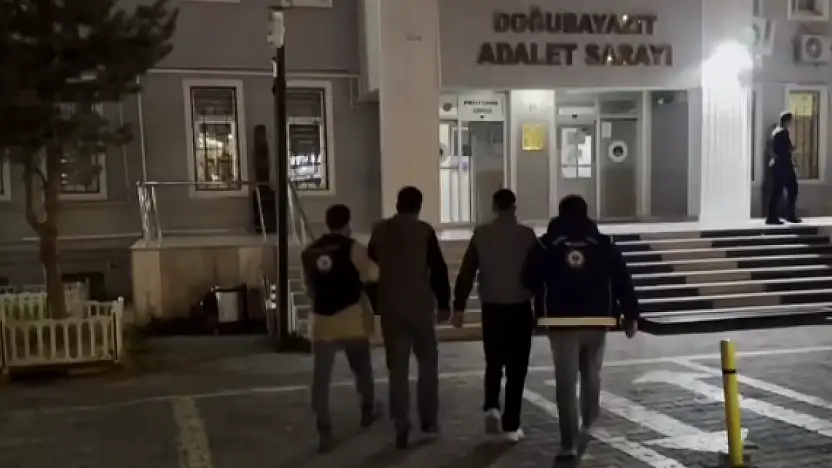 Doğubayazıt'ta polis takibi sonuç verdi: Düzensiz göçmenler yakalandı