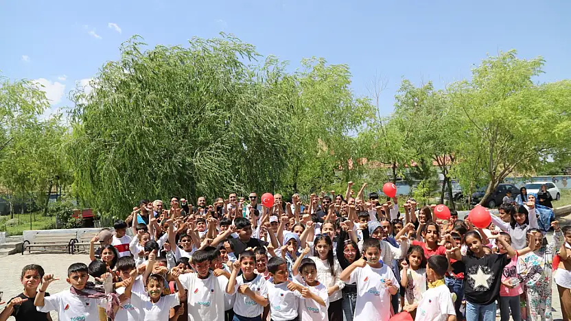 Doğubayazıt'ta TÜGVA Yaz Okulu öğrencilerine aşure ikramı