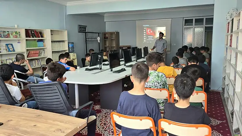 Doğubayazıt'ta yaz Kur'an kursunda öğrencilere vatan sevgisi anlatıldı