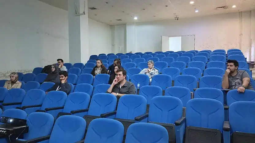 Doğubayazıt'ta yeni doktorlara acil göz hastalıkları eğitimi verildi