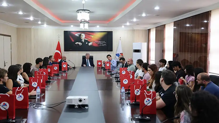Dünyanın farklı ülkelerinden gençler AİÇÜ'de buluştu
