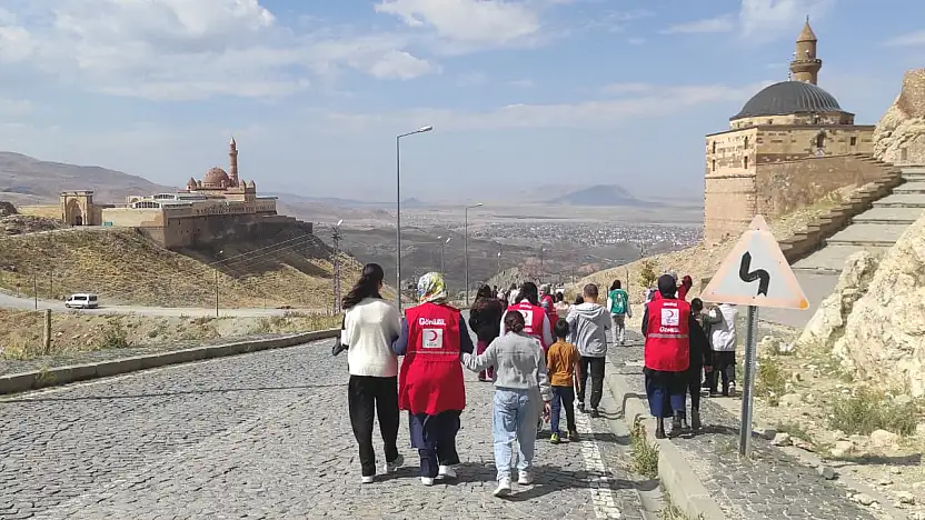 Ebeveyn kaybı yaşayan çocuklar Ağrı'da kültürel zenginliklerle buluştu