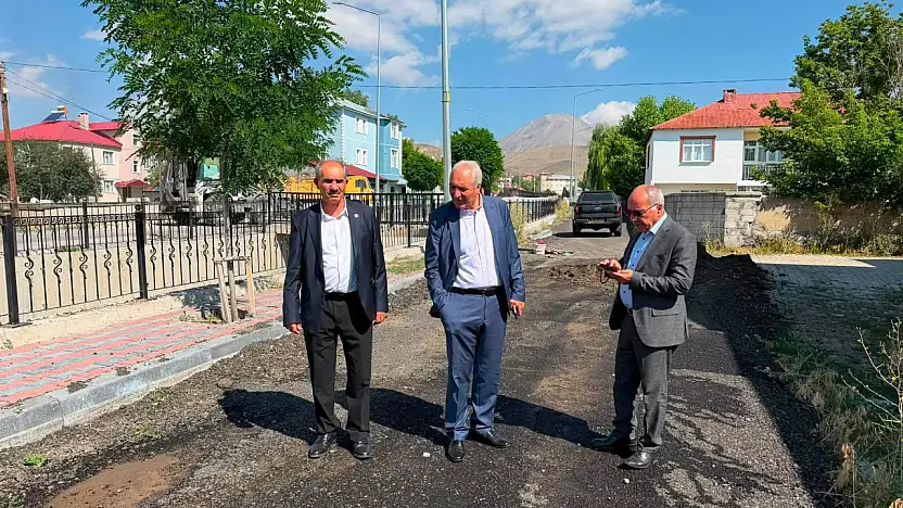 Eleşkirt Belediye Başkanı Ramazan Yakut çalışmaları sahada inceledi