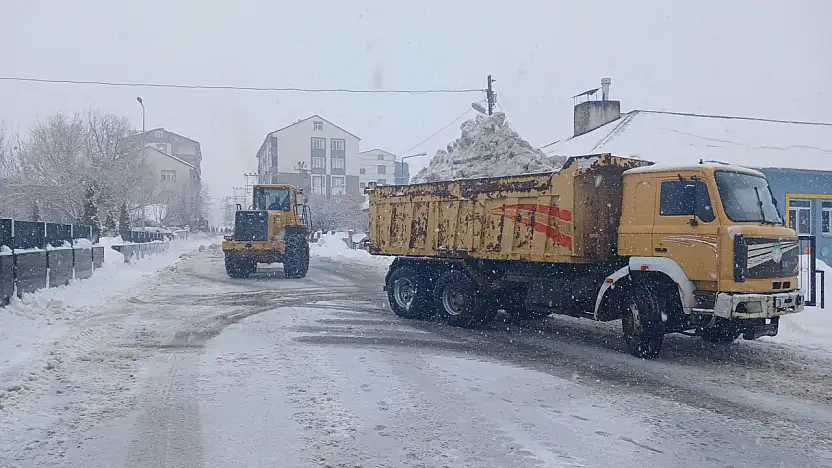 Eleşkirt Belediyesi'nden kesintisiz kar mesaisi