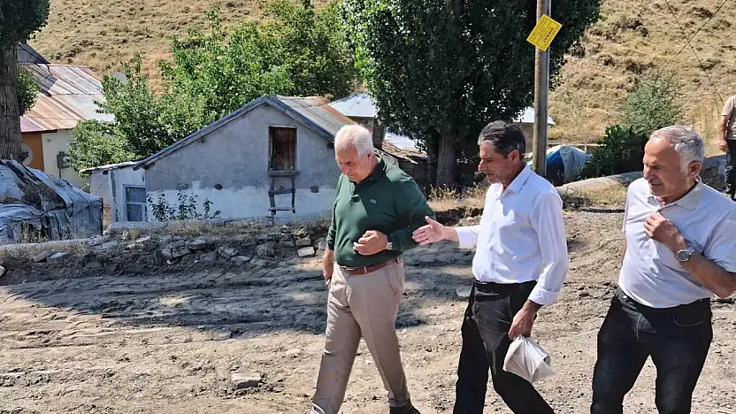 Eleşkirt'te deforme olan yollar tek tek yenileniyor