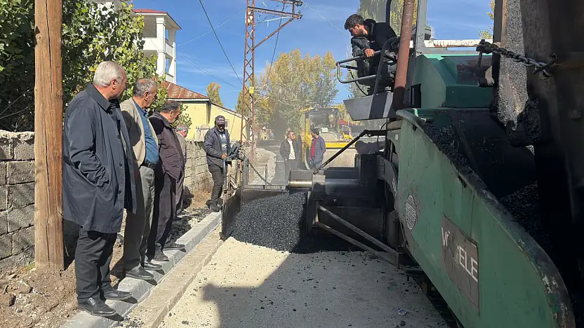 Eleşkirt'te kış gelmeden asfalt çalışmaları hızlandı